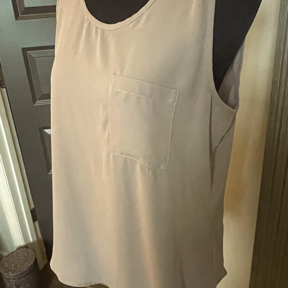 NWT Soprano brand sleeveless blouse/ shell. Excellent layering piece Taupe Jr XL
